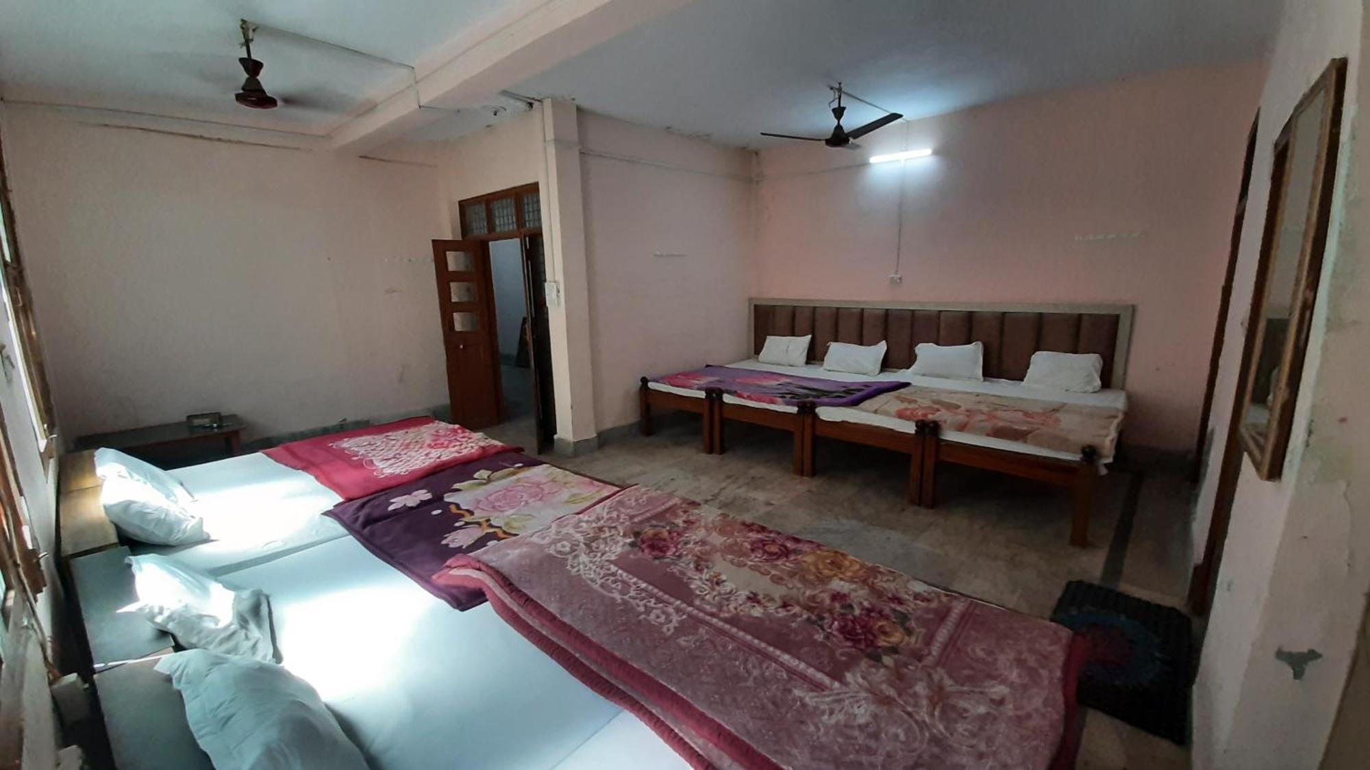 Subhadra Guest House 마투라 객실 사진