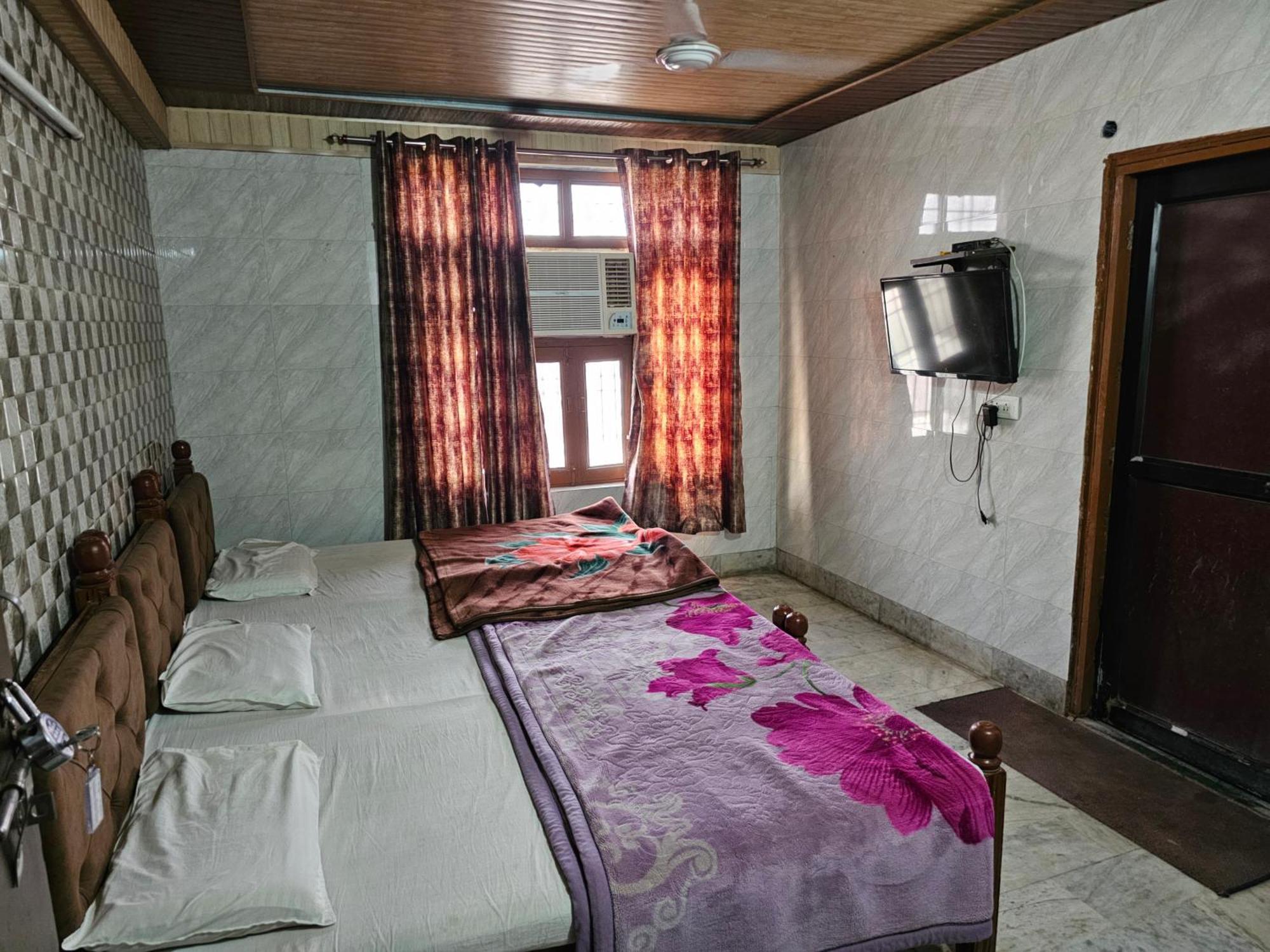 Subhadra Guest House 마투라 객실 사진