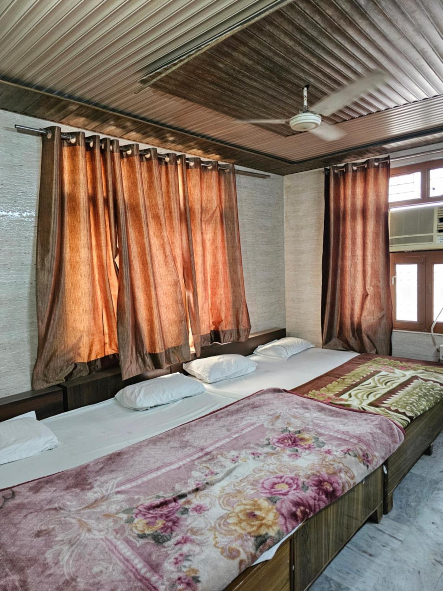 Subhadra Guest House 마투라 객실 사진
