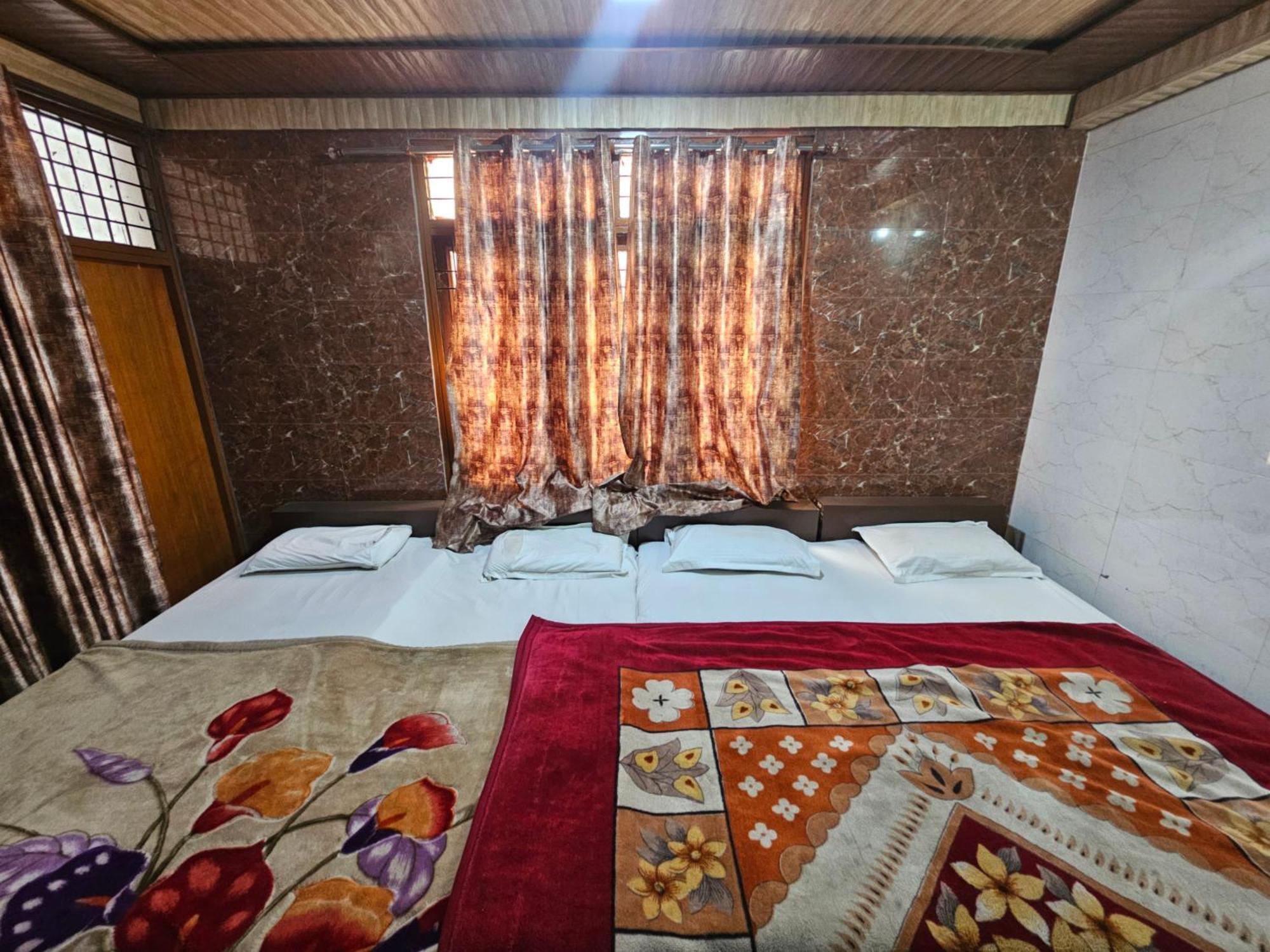 Subhadra Guest House 마투라 객실 사진