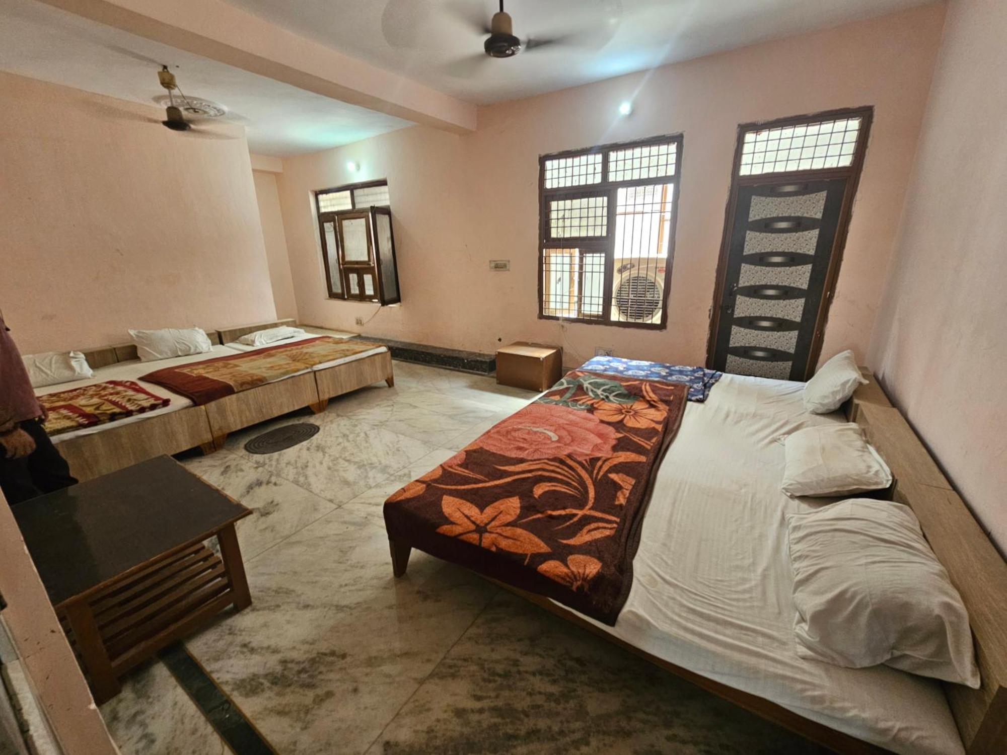 Subhadra Guest House 마투라 객실 사진